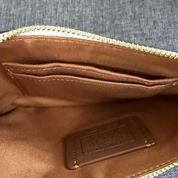 Coach Peanuts leather wristlet Snoopy Woodstock Hapoy Camper NEW - Picture 6 of 10